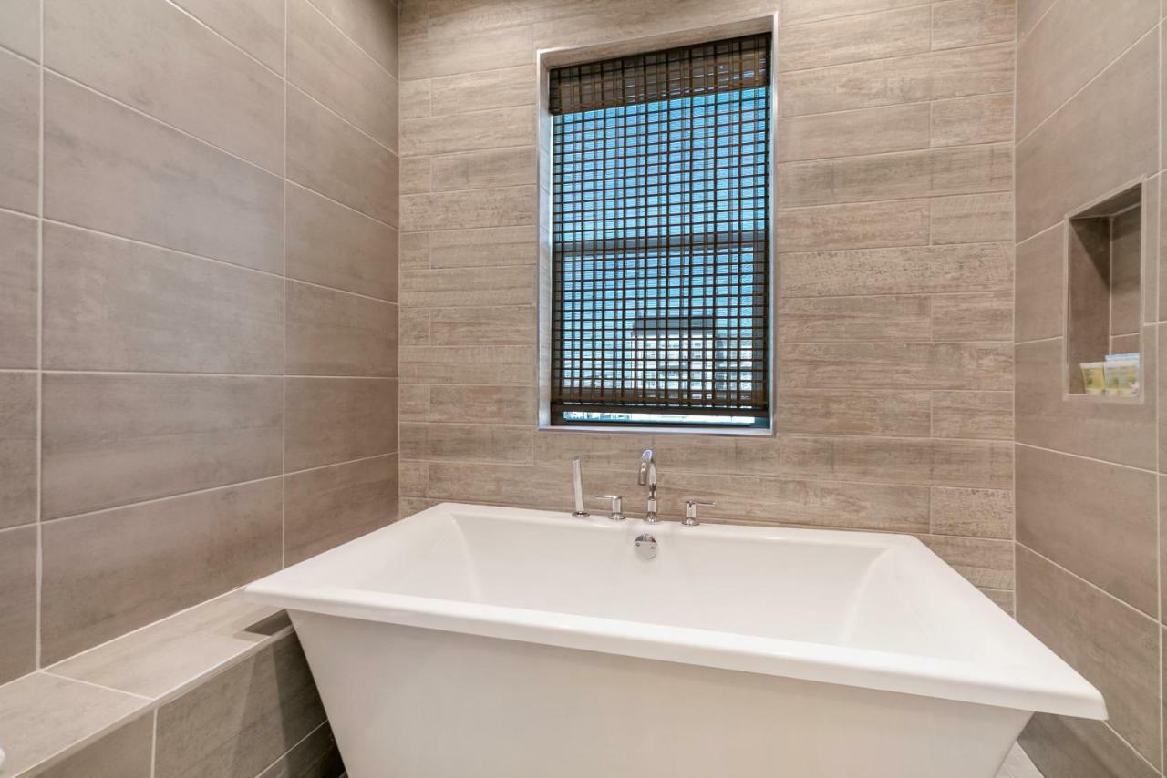 Fully-furnished Townhouse With Luxury Amenities Holiday home New Orleans