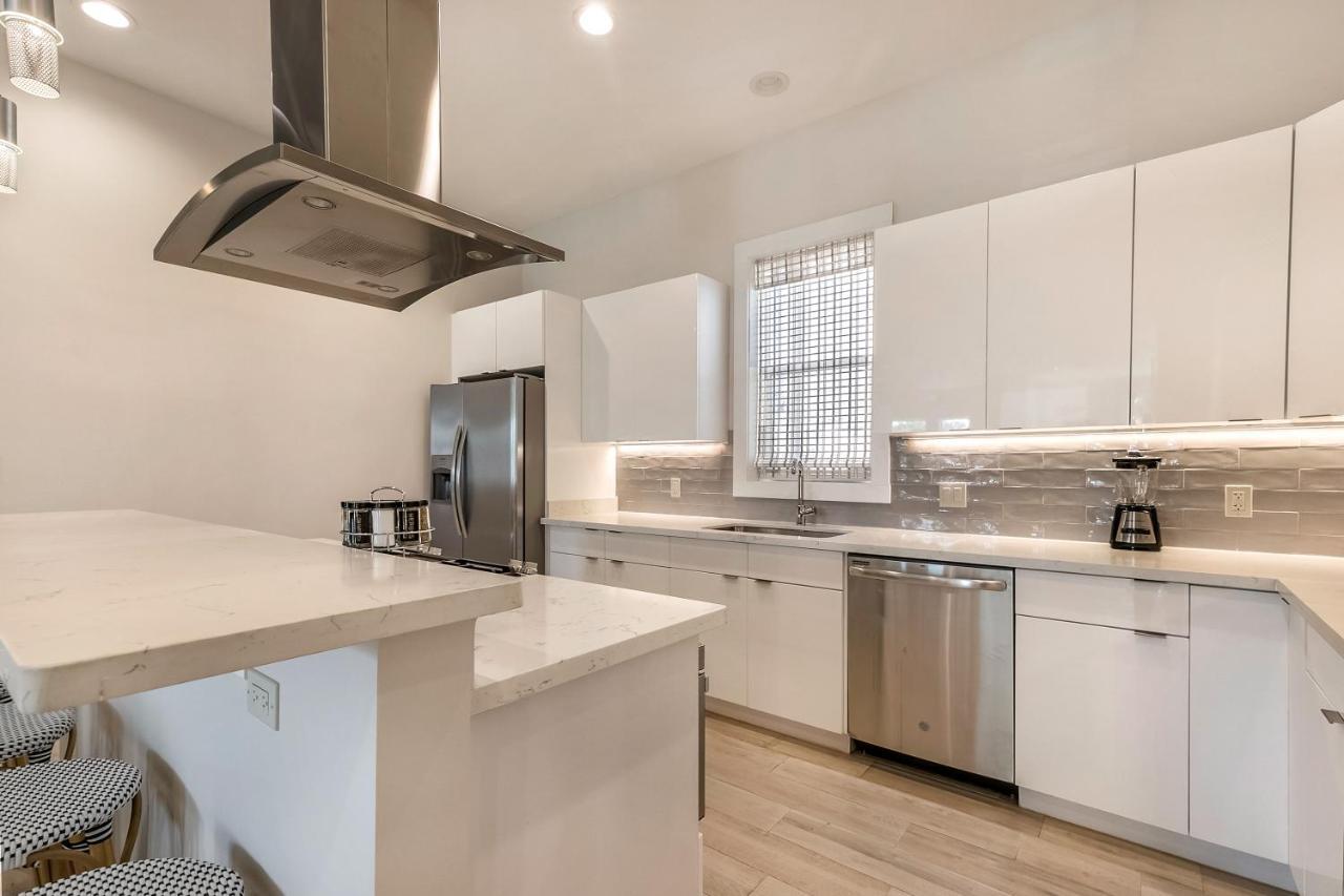Spacious 4br Townhouse With Amenities *