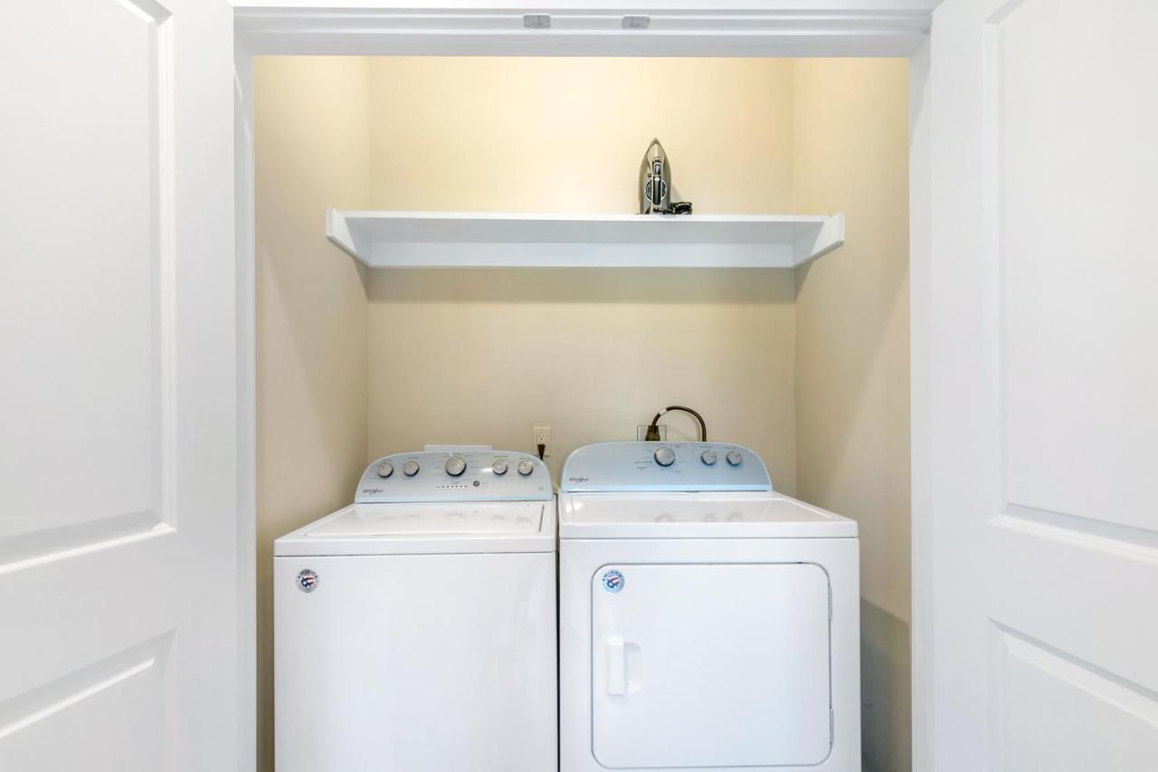 Spacious 4br Townhouse With Amenities Holiday home *