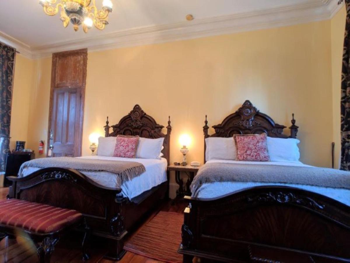 Bed & Breakfast Parisian Courtyard New Orleans