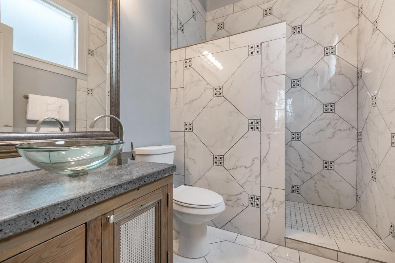 Cozy And Charming House Close To St Charles Ave Holiday home