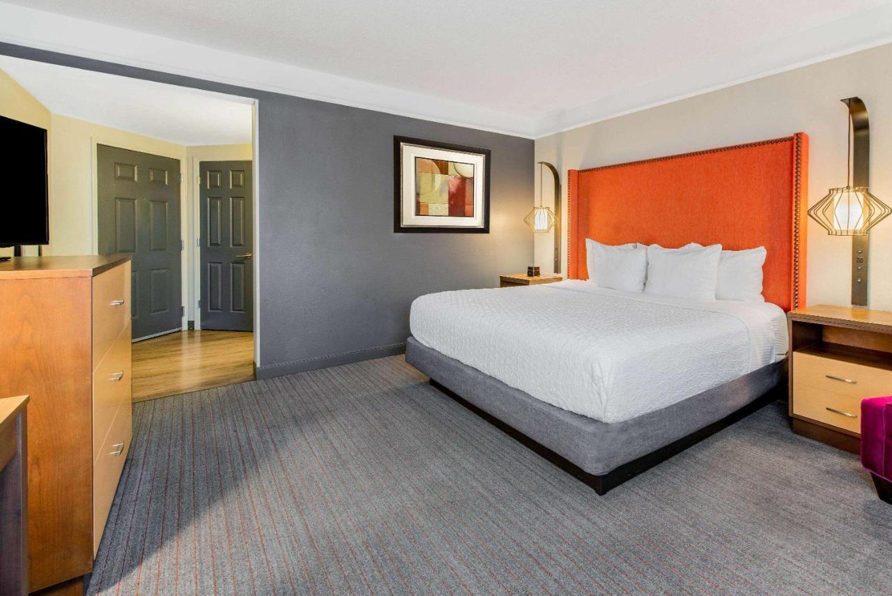 Hotel La Quinta & By Wyndham Downtown