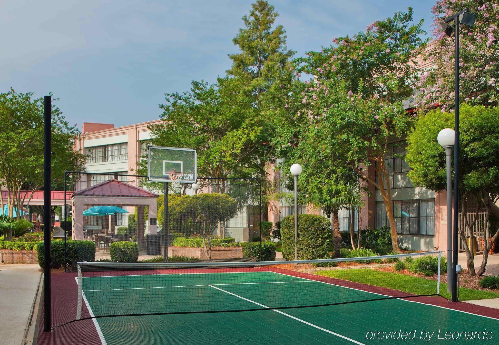 Sonesta Es Convention Center 3*