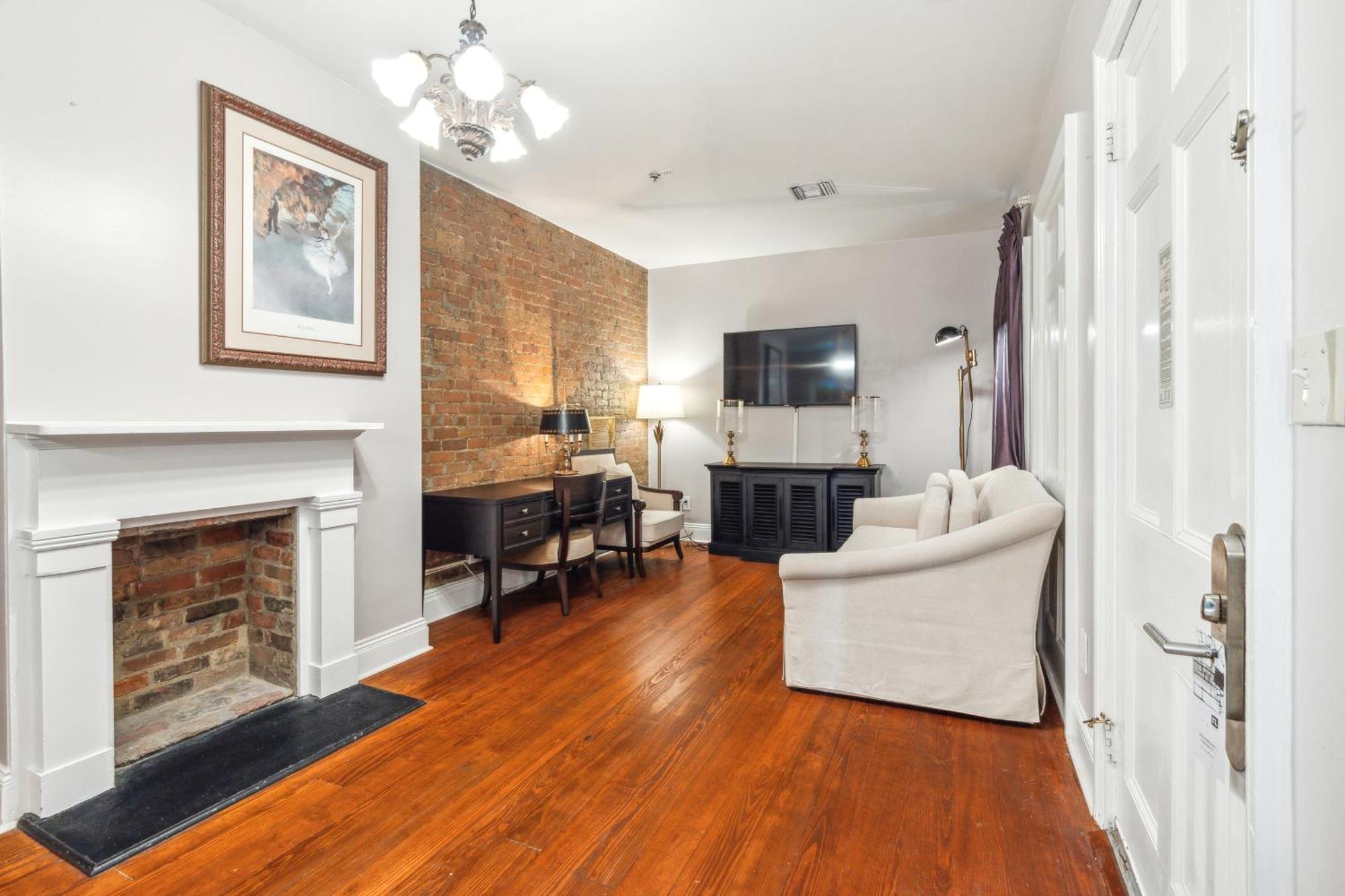 Maison Saint Charles Hotel 3*