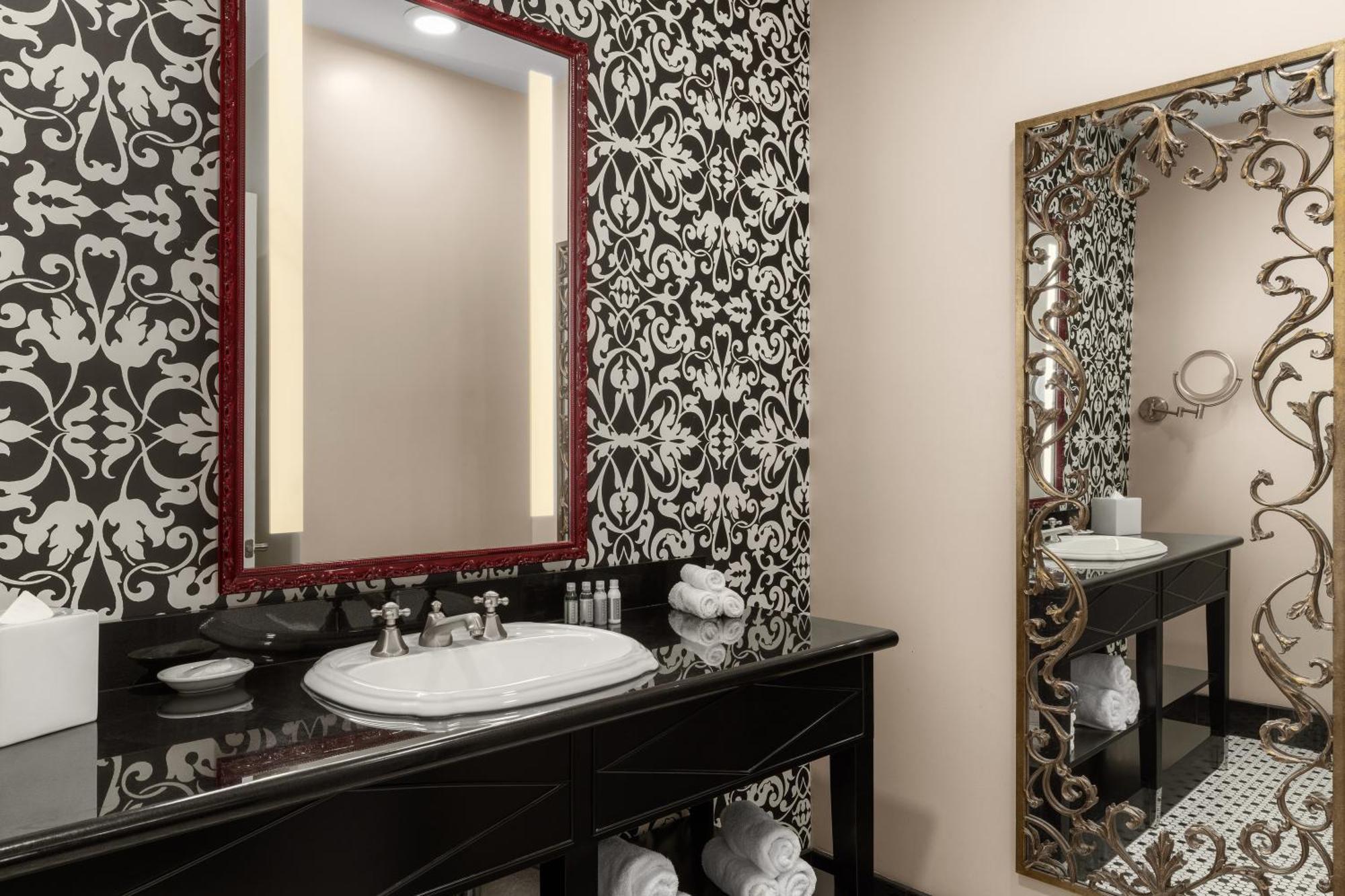 Hotel Dauphine Orleans 3*