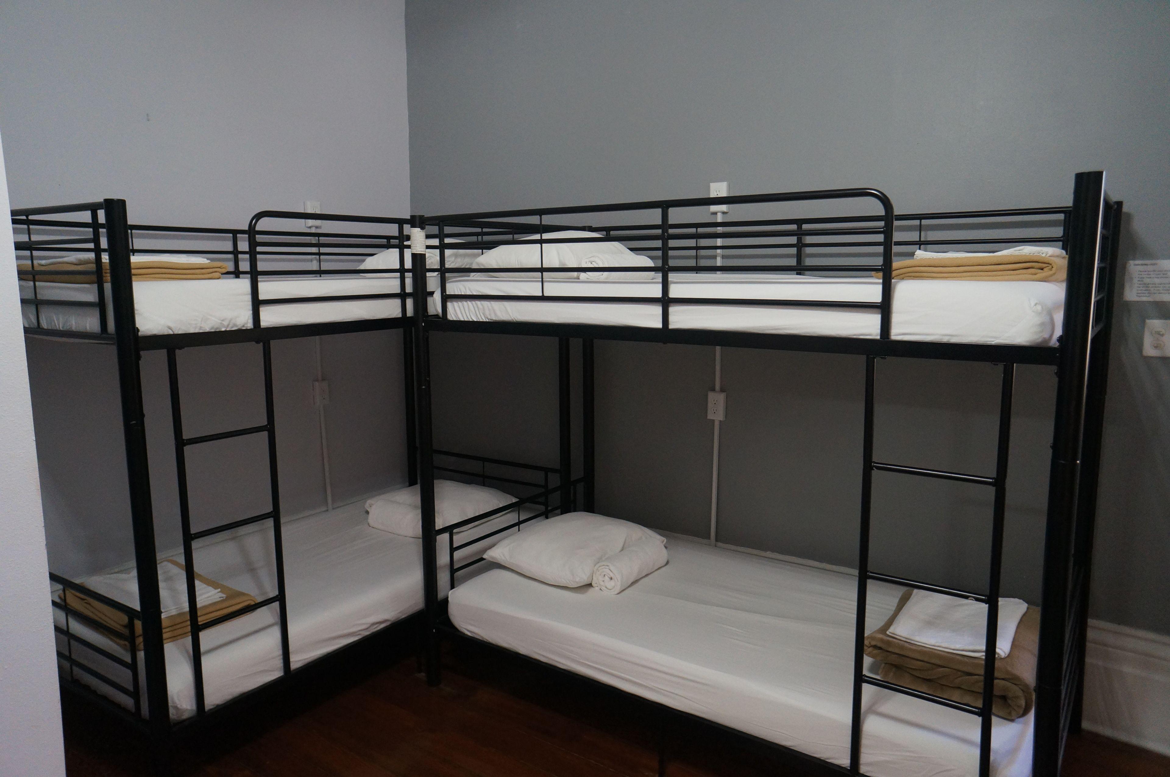 Hostel Auberge Nola *