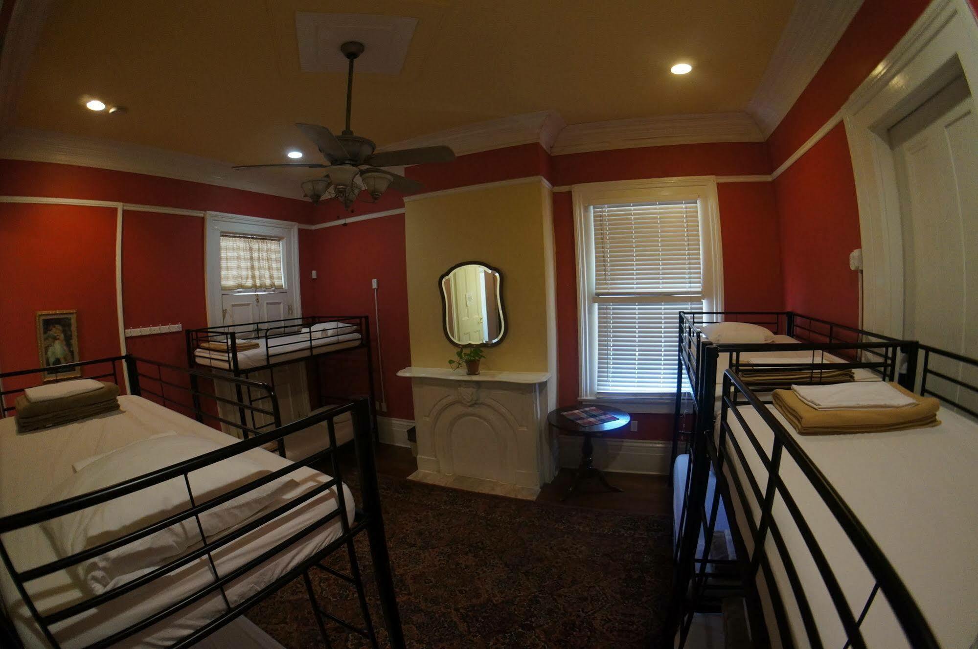 Hostel Auberge Nola Hostel *