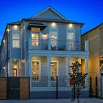 Hosteeva Brand New Condo With A Pool Steps To St Charles Ave