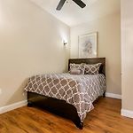 St Charles Spacious Condo In The Heart Of The City