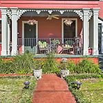 Soul & Style! Duplex Near French Quarter W/ Porch