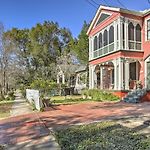 Soul & Style! Duplex Near French Quarter W/ Porch