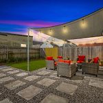 Private 2Br In Uptown By Hosteeva