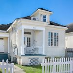 Uptown Spacious 4Bd/3Ba With Historic Charm