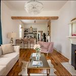 Elegant Renovated House With Relaxing Courtyard - Near Fq