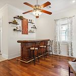 Nola Luxury, Near Parade Route, Bar & Porch