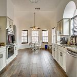 4 Mi To Bourbon St: Spacious Retreat W/ Wet Bar!