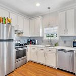 Gentilly Gem - Nestled Between The Lakefront Arena, Suno, And Lsuno