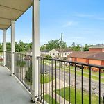 Gentilly Gem - Nestled Between The Lakefront Arena, Suno, And Lsuno
