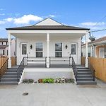 New 4 Bed Luxury House W/Private Heated Pool