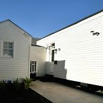 Entire Spacious Vacation Home - 1 Mile To All Attractions