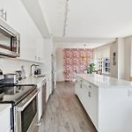 Modern Condo Walking Distance To Must-See Attractions Of Nola