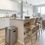 Landing Modern Apartment With Amazing Amenities