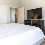 Landing Modern Apartment With Amazing Amenities
