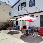 Captivating Conti Hideaway- Mid-City Perfection
