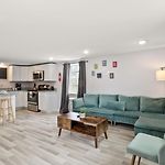Skip To Saint Charles Local Art-Filled Hideaway