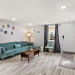 Skip To Saint Charles Local Art-Filled Hideaway