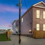 Elegant 4Bd With Pool And Off Street Parking