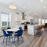 Stunning Luxury Home 2 Blocks From Streetcar