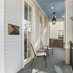 Upscale 3 Bed 2 Bath Private Home In Uptown New Orleans! Close To Magazine Street, Universities, & French Quarter