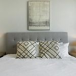 Landing Modern Apartment With Amazing Amenities