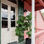 Chic Spot Near The Lower French Quarter