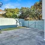 Bright Uptown Home W Gated Parking