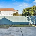 Bright Uptown Home W Gated Parking