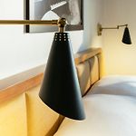 Dew Drop Inn Hotel & Lounge