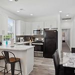 Retro Charm And Comfort Near The French Quarter