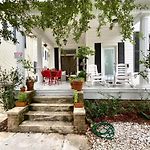 Historic Garden District!
