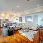 The Frenchman 2Bed - 2 Bath