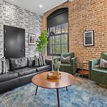 Beautiful Downtown 2 Bedroom 2 Bath Condo 3 Blocks From Superdome Or Parade Route