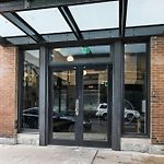 Spacious Downtown 2Br Condo With Sleeper Sofa Gym Pool Gameroom Near Parade Route And Superdome