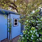 Charming Studio Cabin Under Oak Tree 2 Mins Walk To Magazine Quiet Neighborhood