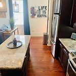 Charming Creole Cottage 2 Blocks Across Rampart St From French Quarter
