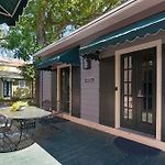 Louis Park Hotel