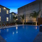 Hosteeva Stunning 4 Bedroom Condo W Pool Steps To St Charles Ave