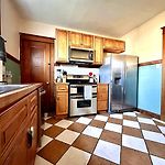 Mid City 2 Br- Beautiful, Renovated Arts & Crafts Flat