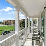 Stunning Condos Close To French Quarter