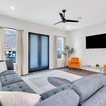 5Br Retreat W Fire Pit, Balcony & Backyard Oasis